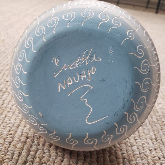 Navajo Wedding Vase Etched Signed - Picture 7 of 7